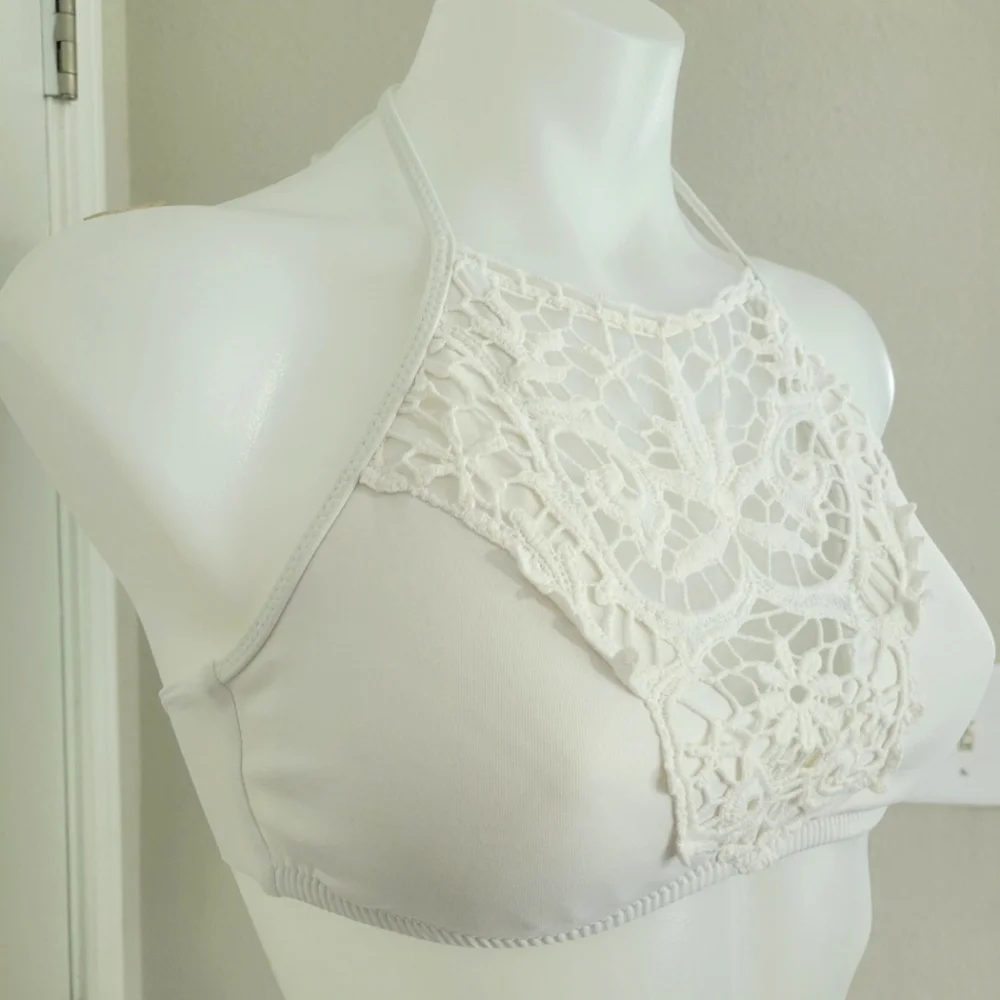 BECCA High Neck Crochet Floral Lace Bikini Top L EUC White Halter - Picture 2 of 10